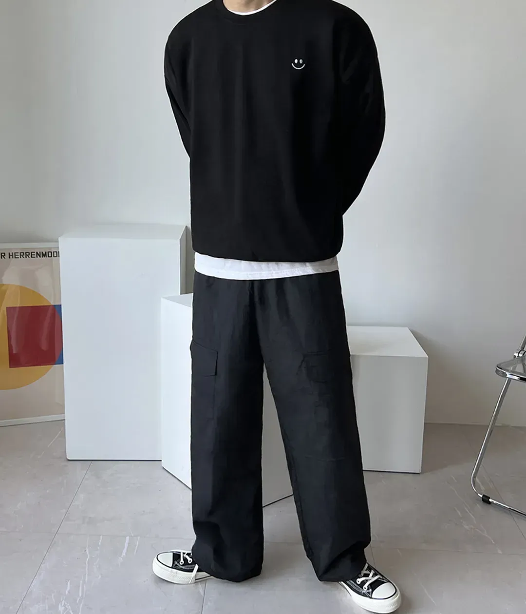 1+1할인) 스마일 자수 어깨 넓은 라운드 오버핏 맨투맨 3컬러 | 룩핀